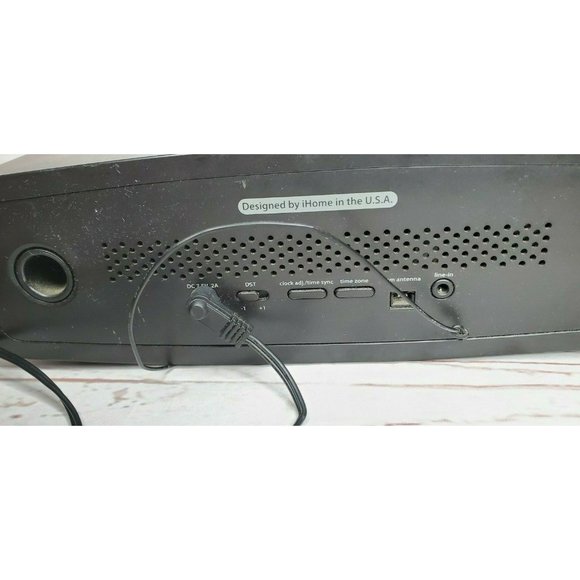 iHome Model Ip90 am/FM alarm Clock Radio For IPhones Docking Station - Picture 4 of 11